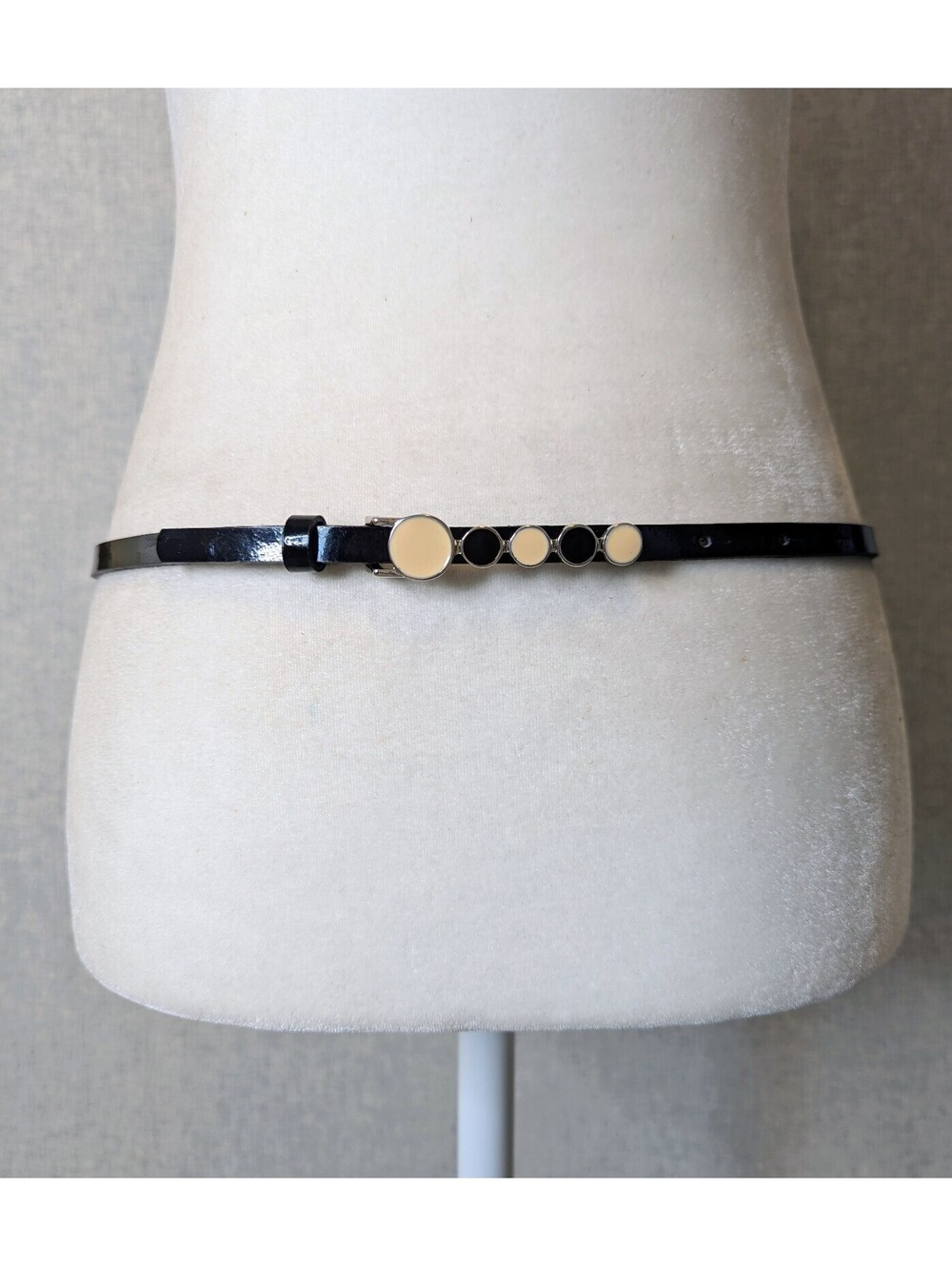 Vintage y2k ultra skinny leather belt w/ mod enamel buckle - Size M